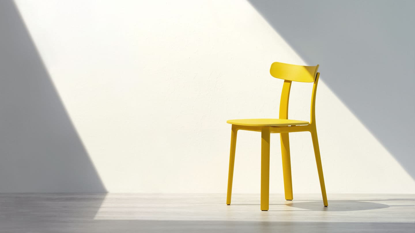 Silla amarilla de diseño