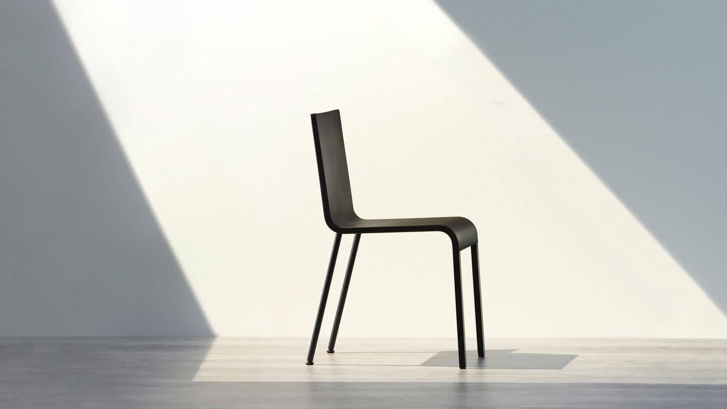 Silla oscura de diseño